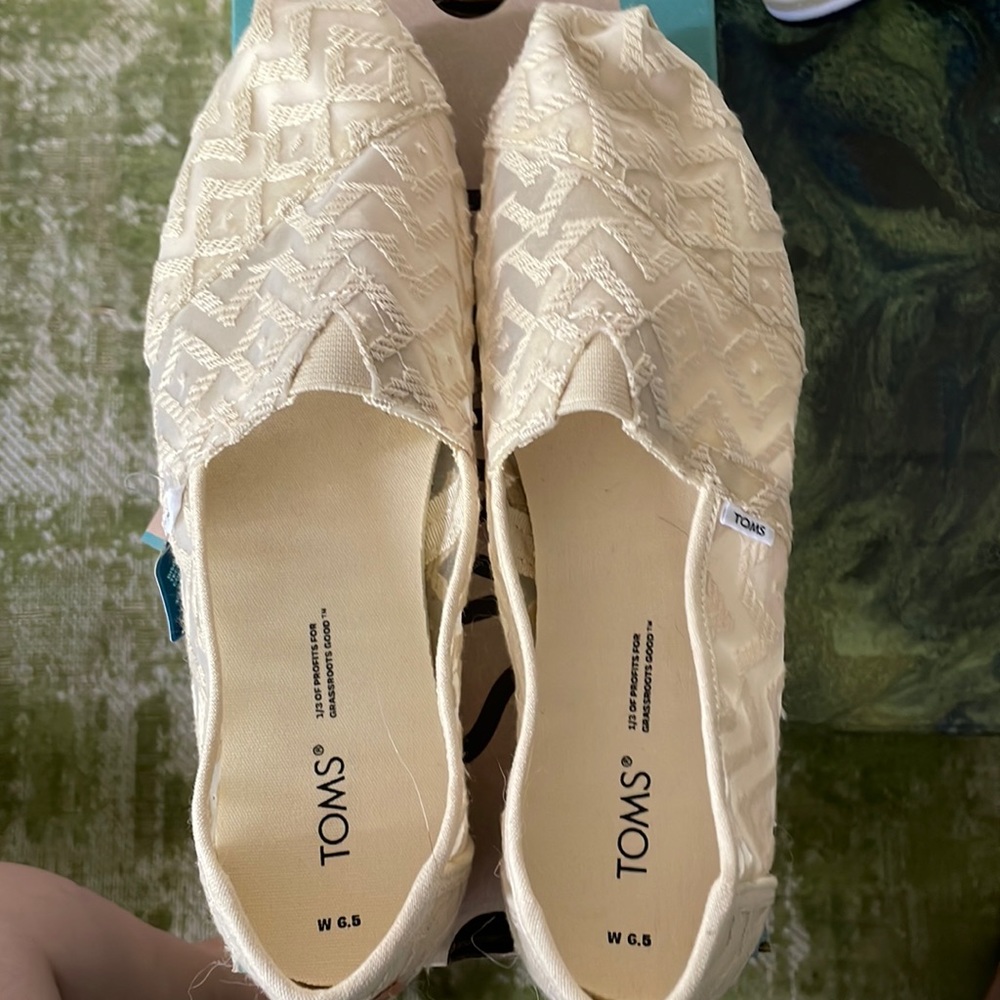 Size 6.5 Toms Alpargata Natural Chevron Lace Shoes